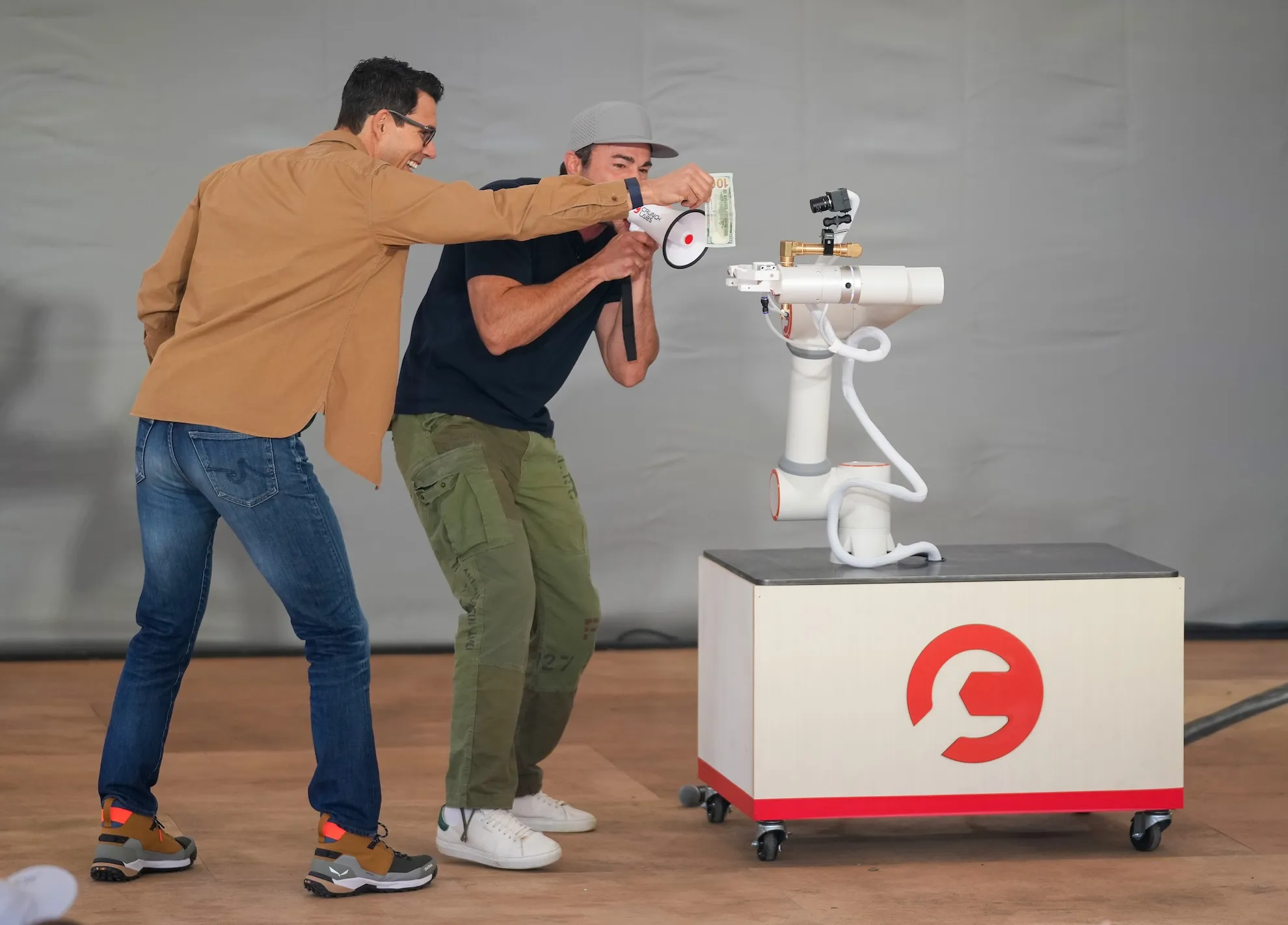 RJ Скаріндж з Rivian вважає, що ми робимо роботів неправильно